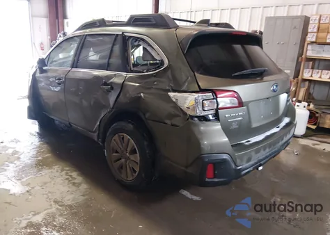 2018 Subaru Outback 2.5I Premium z USA, uszkodzony, nr VIN 4S4BSACC1J3339263